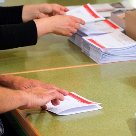 AuftragArbeit in der Verpackung  stellen wir für Sie Ihre Artikel nach Ihren Wünschen zusammen.