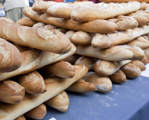 AuftragArbeit in unseren Bäckereien stellen wir Leckereien für die Gastronomie und den Detailhandel her.