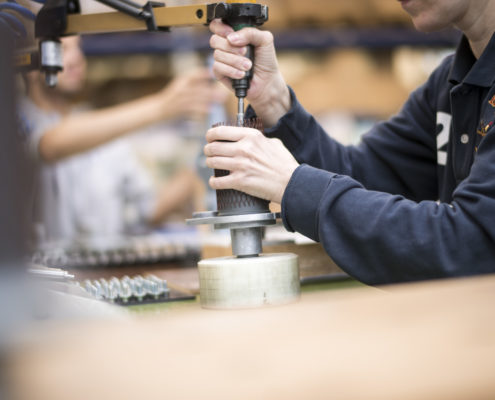 AuftragArbeit montiert diverse Baugruppen zusammen.