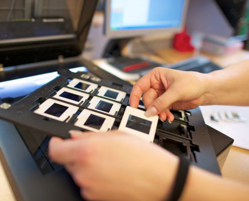 AuftragArbeit wir können Dias digitalisieren und daraus hochwertige JPEG Dateien in bester Qualität erstellen.
