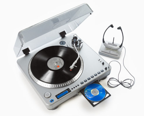 AuftragArbeit wir können Schallplatten oder Audiokassetten digitalisieren und daraus MP3 Dateien oder CDs erstellen.