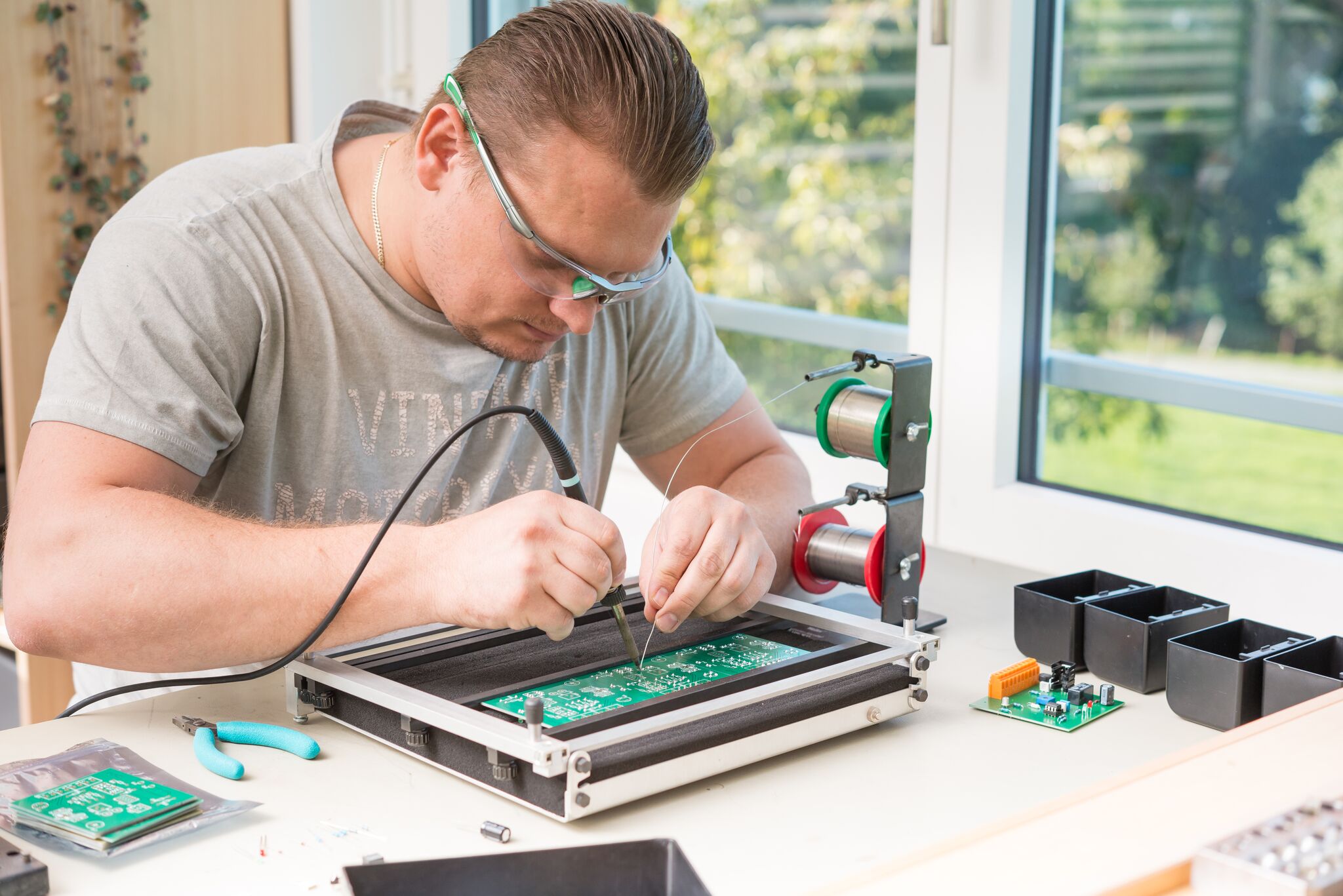Dienstleistung Elektronik & Kabelkonfektion